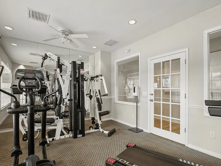 Waterford Pointe Apartments — Photo 15