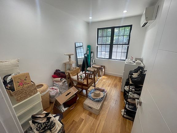 4th image of 141 Woodbine St #1A