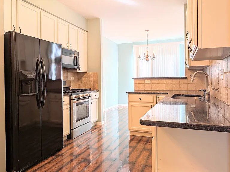 3055 Kentshire Cir — Photo 2
