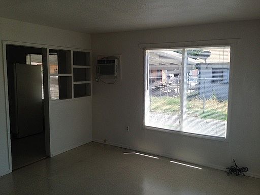4th image of 1748 W Putnam Ave