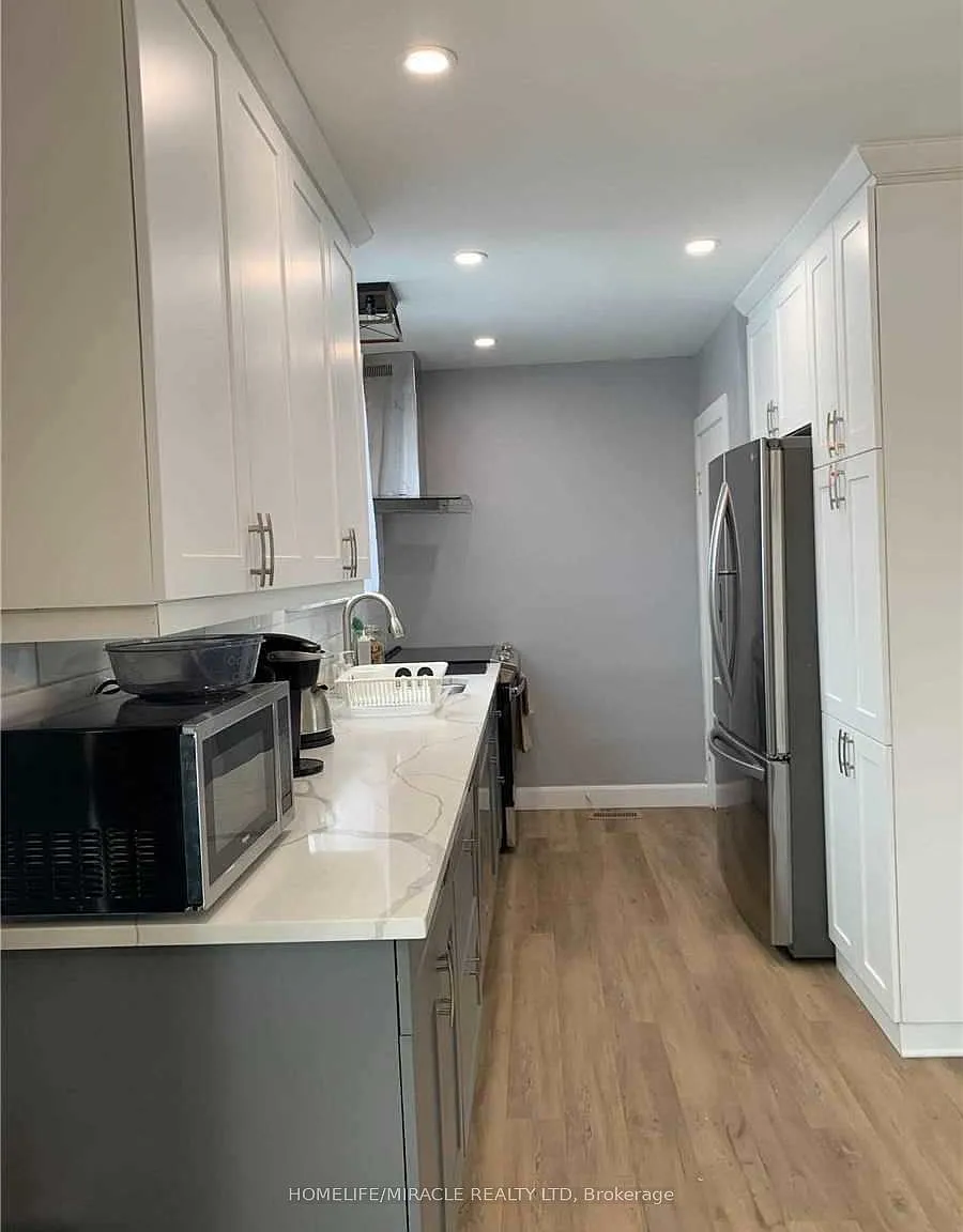 3 bed, $2,300 — Photo 2