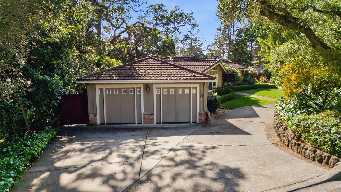 50 Oakcrest Ct - 3bd/3ba, 2,277 sqft - in Napa, CA