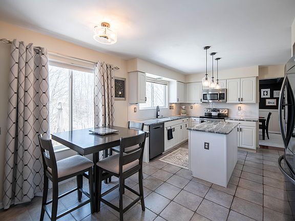 2nd image of 1850 Songbird Ln