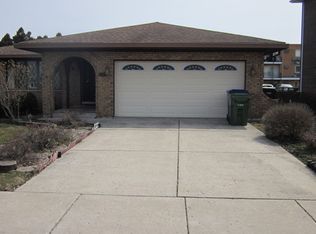 4705 W 106th Pl, Oak Lawn, IL 60453