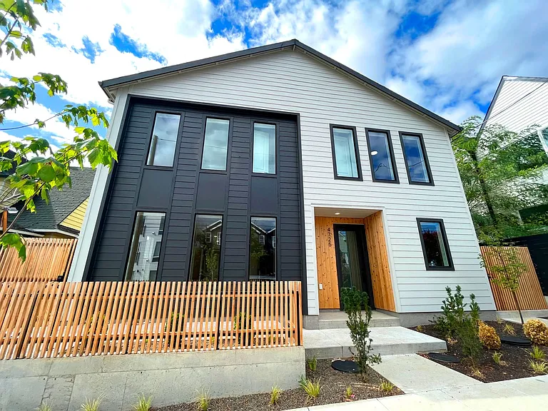 4723 N Williams Ave — Photo 1
