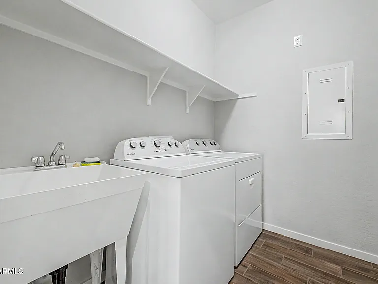 3413 N Loma Vis — Photo 16
