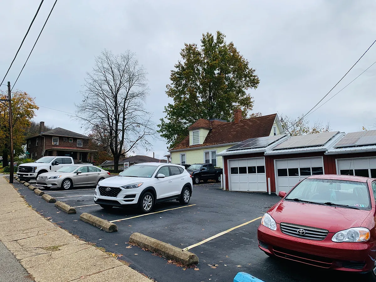 Building Photo - 502 Depot St #14
