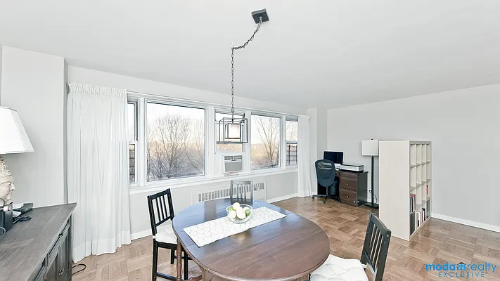 Sold by Moda Realty | media 19