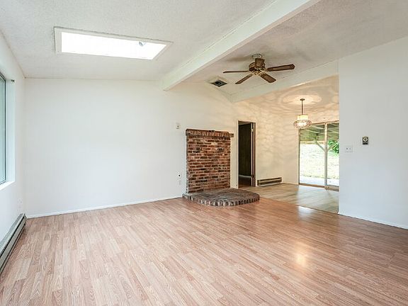3rd image of 6825 180th St SE