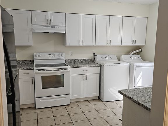 2nd image of 373 Oak Tree Sq
