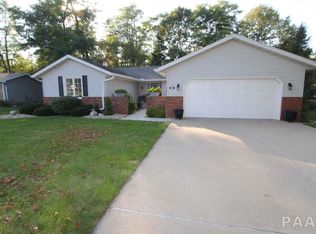 36 Country Ln, East Peoria, IL 61611