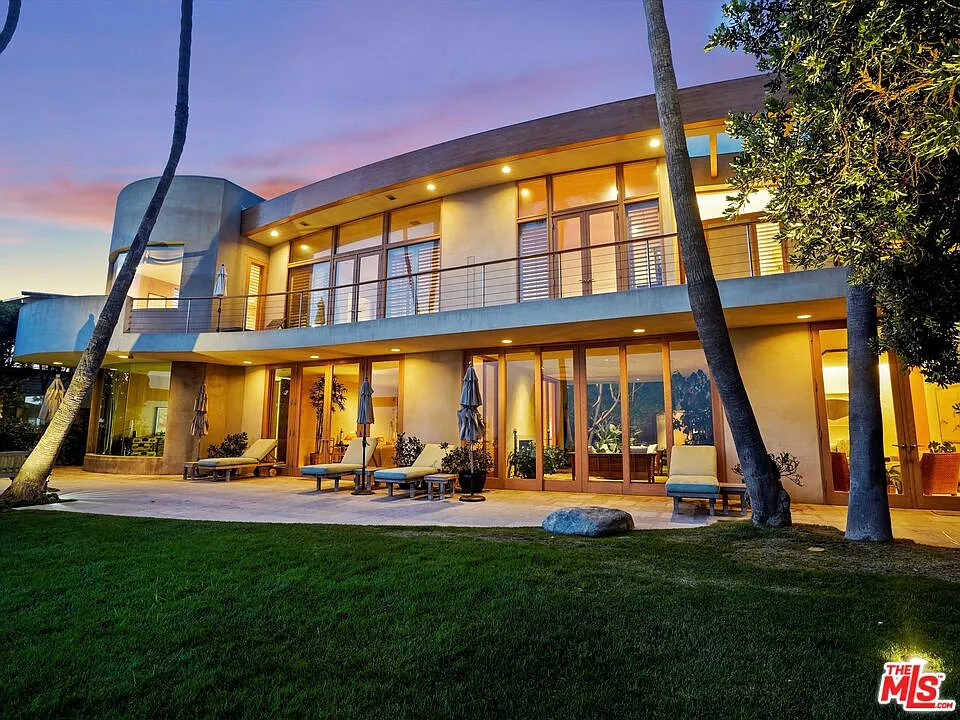 6 bed, 8.5 bath, 7691 sqft, $80,000 — Photo 2