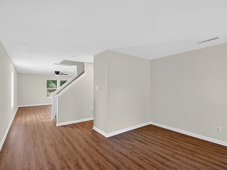 458 Settlers Ridge Dr — Photo 2