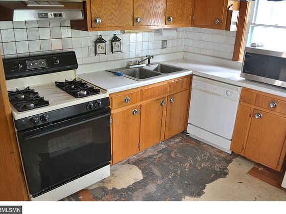 4th image of 668 White Bear Ave N