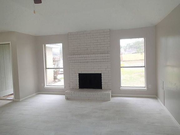 3rd image of 327 Oakdale Dr