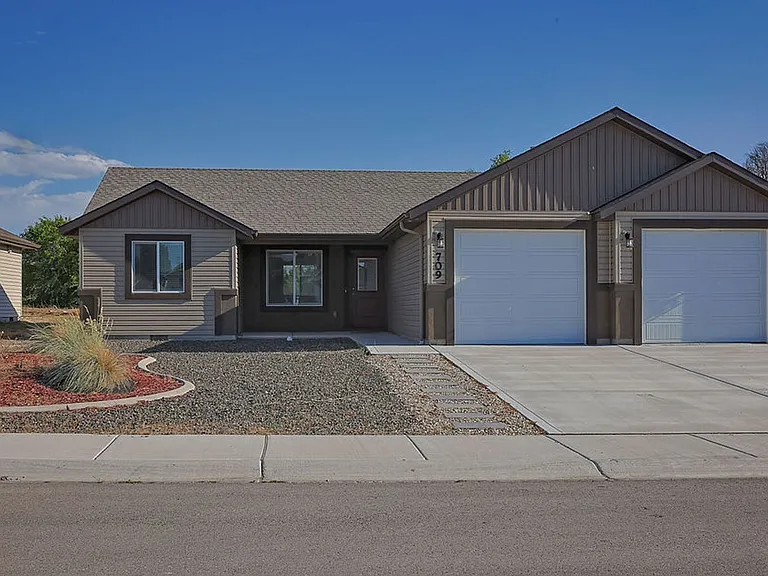 709 E Avenue K — Photo 1