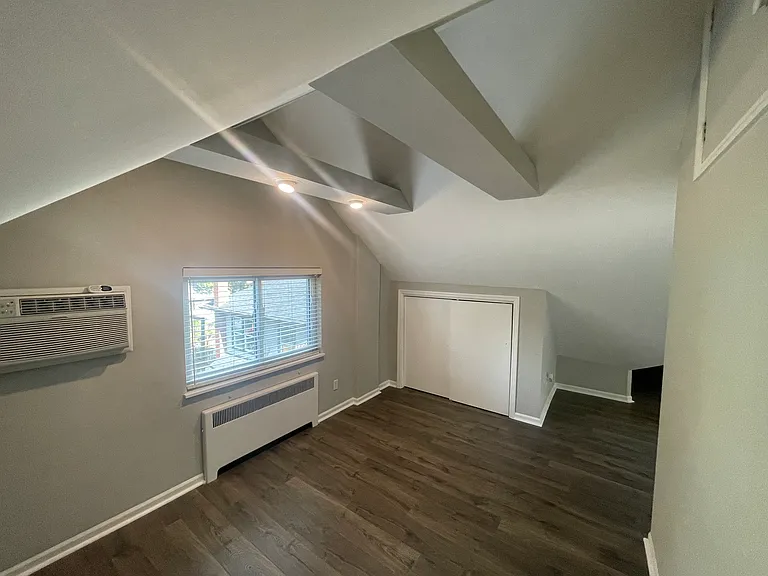 2984 Linwood Ave #3 — Photo 8