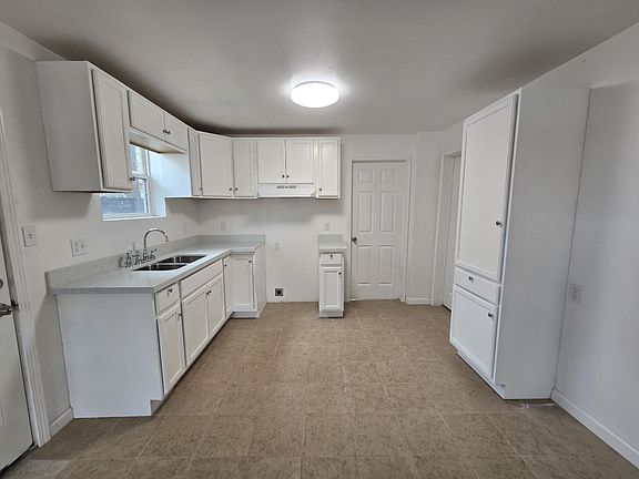 3rd image of 2854 E 13th St #B