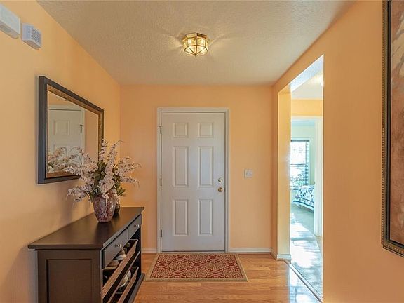 2nd image of 772 Lakeview Pointe Dr