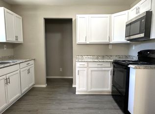 1217 N Hurt St, Sherman, TX 75090