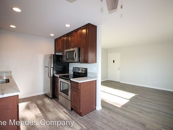 2nd image of 3120 Grape St APT 4