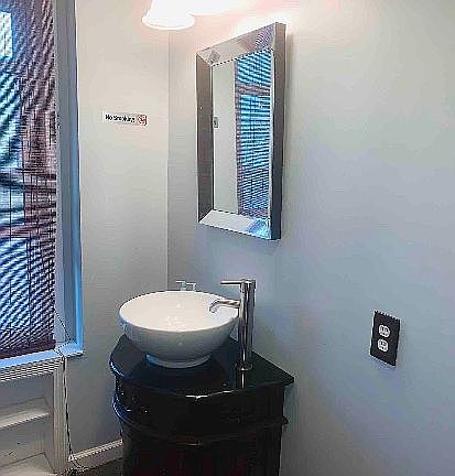 Upstairs Bathroom 