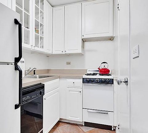 4th image of 435 E 65th St APT 8J