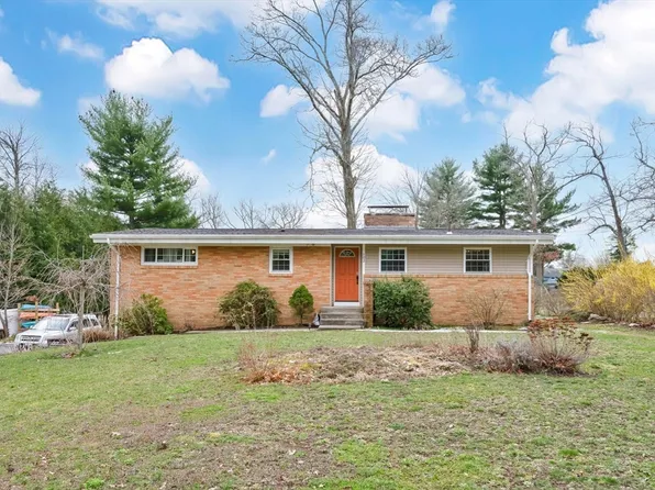 102 Falley Dr, Westfield, MA 01085