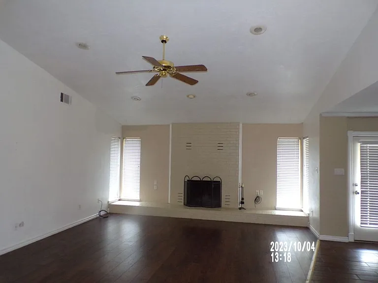 2408 NW Redwood Ln — Photo 3