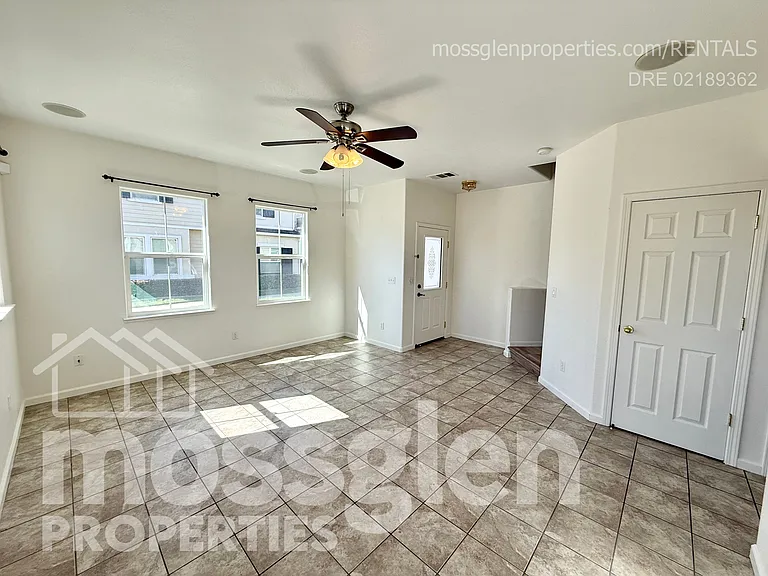 141 Chelwood Ln — Photo 3