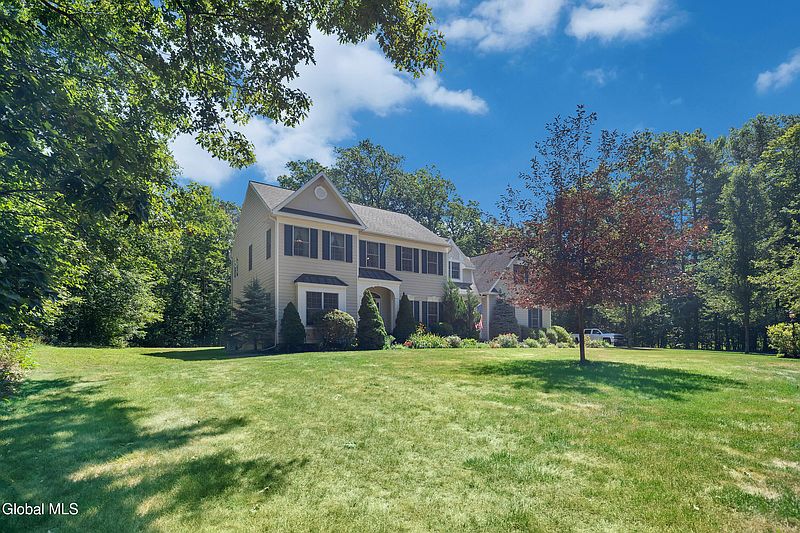 3rd image of 8 Tansey Court