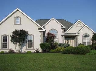 8 Eagle Ridge Dr, Troy, NY 12180