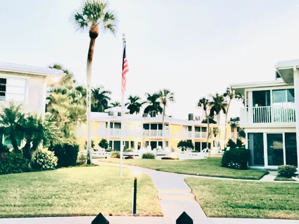 368 Harbour Dr, Naples, FL 34103