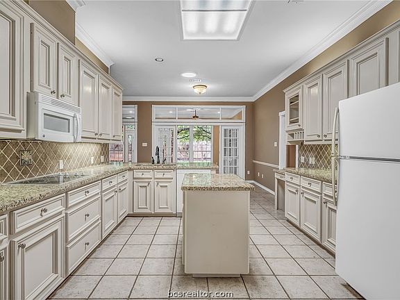 4th image of 802 Fore Ct
