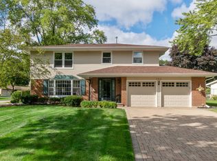 792 Milbeck Ave, Elk Grove Village, IL 60007