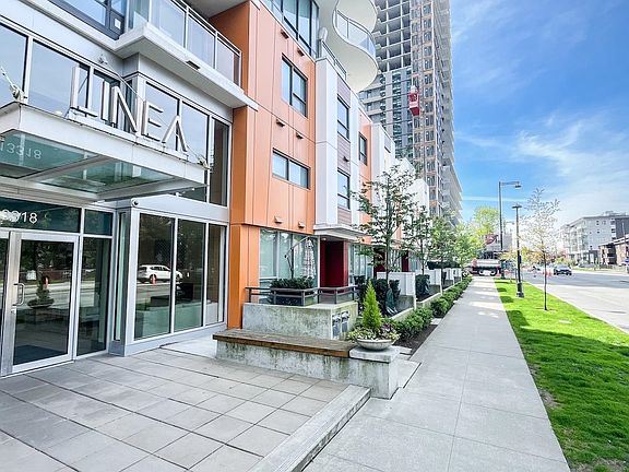 4th image of 13318 104th Ave #2001