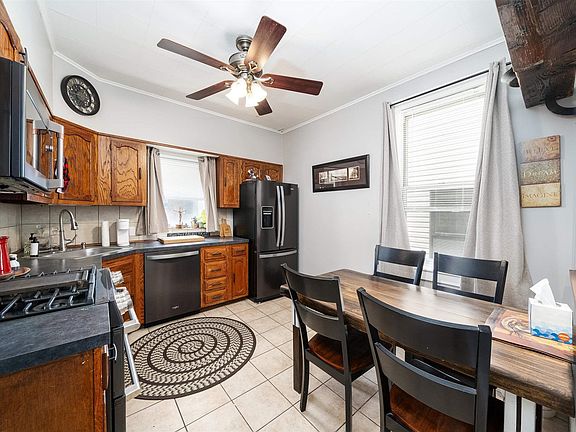 4th image of 27 Reservoir Ave #2