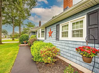 405 Myrtle Ave, West Islip, NY 11795