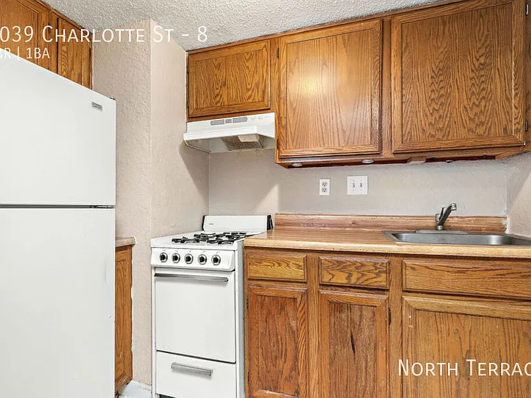 4035-4039 Charlotte — Photo 14