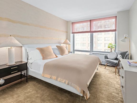 4th image of 212 W 72nd St #11F