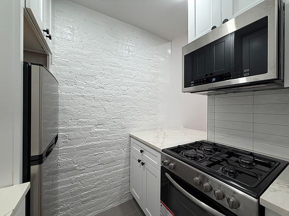 5th image of 1324 2nd Ave APT 4a