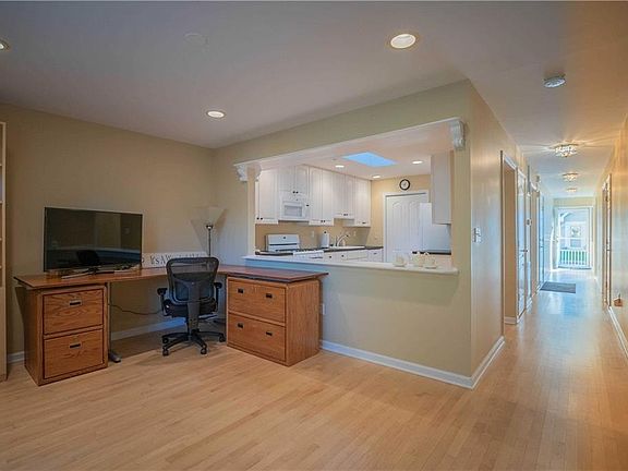 2nd image of 15 Windsor Cir