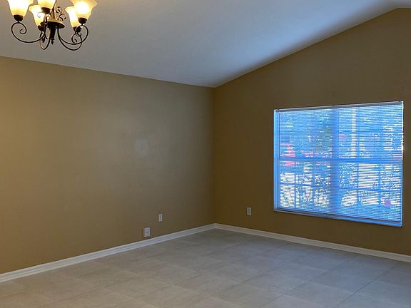 5th image of 4238 Shadow Creek Cir