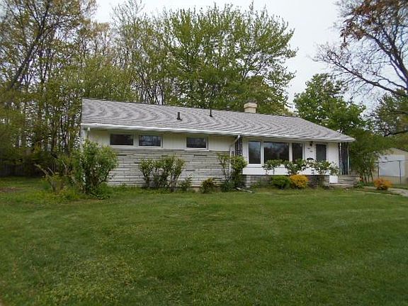 3rd image of 950 Sherwood Cir