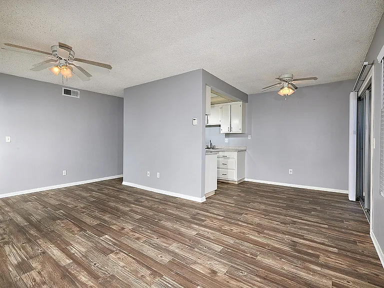 Villa Del Mar Apartments (new) — Photo 32