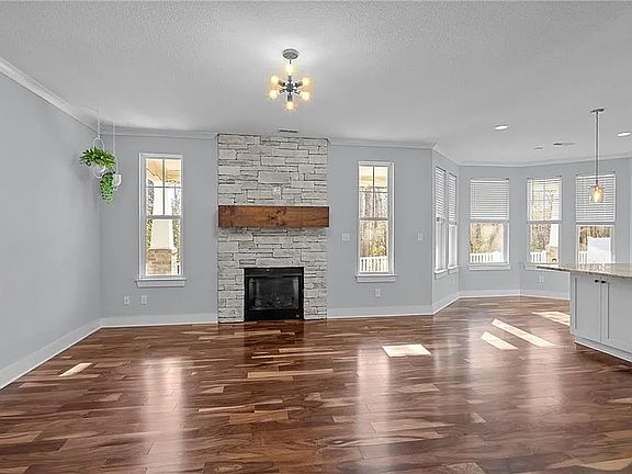 4th image of 1305 Auburn Hill Dr