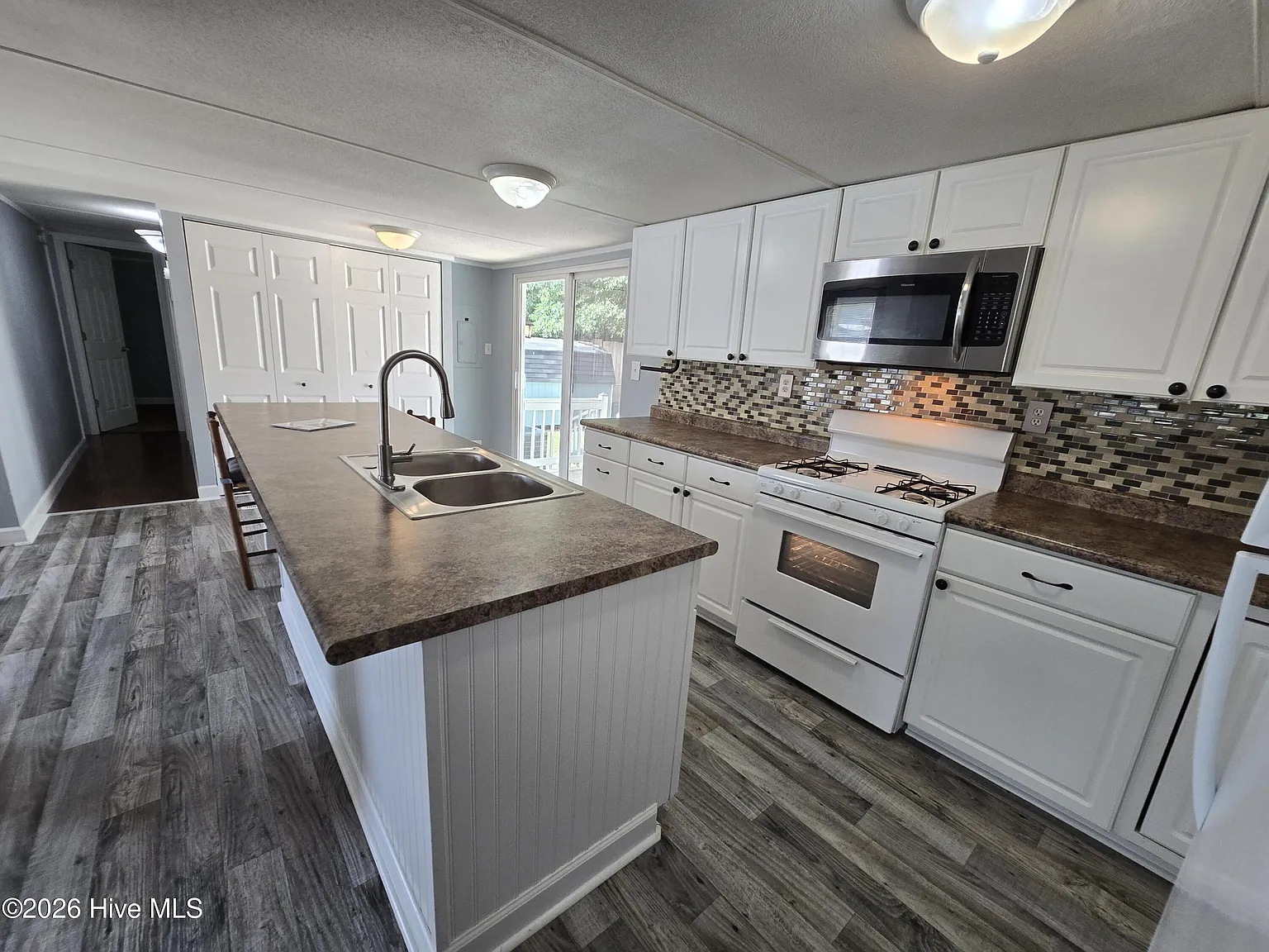 3 bed, 2.0 bath, $1,850 — Photo 4