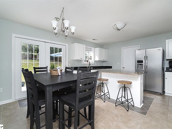 4th image of 6 Brockmore Dr