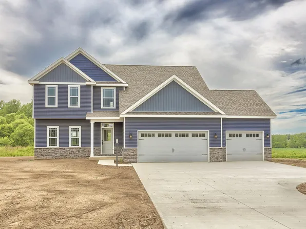 112 Shady Ln, Monticello, IL 61856