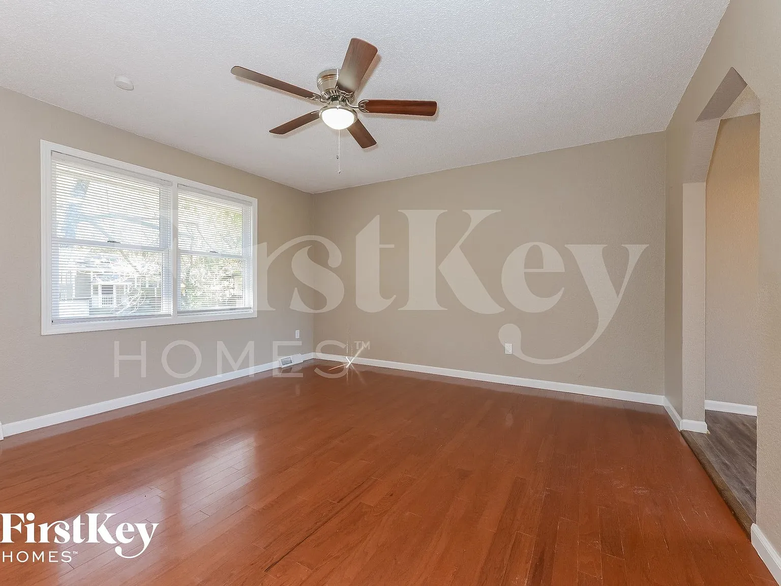 3 bed, 1.5 bath, 1368 sqft, $2,325 — Photo 3